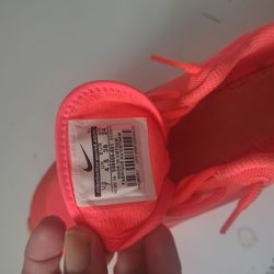 Size 7 women's Nike Theas