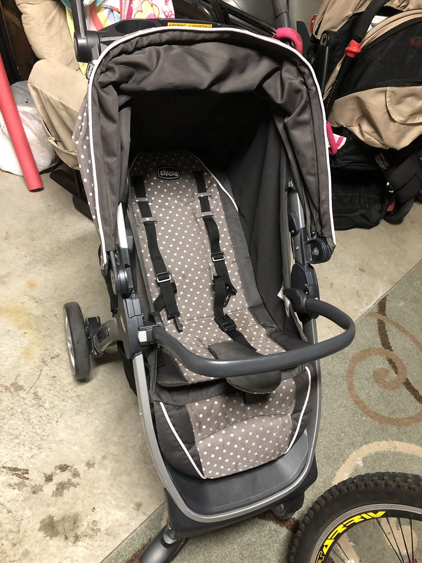 Chicco Bravo stroller (bonus The Mommy Hook)