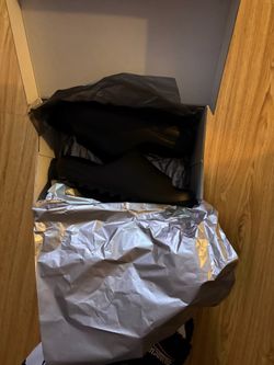 yeezy slides