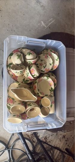 Antique hand-painted Franciscan Desert Rose Dinnerware Set