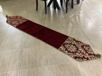 High End table runner