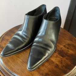 Michael Kors booties size 6. Hardly worn.