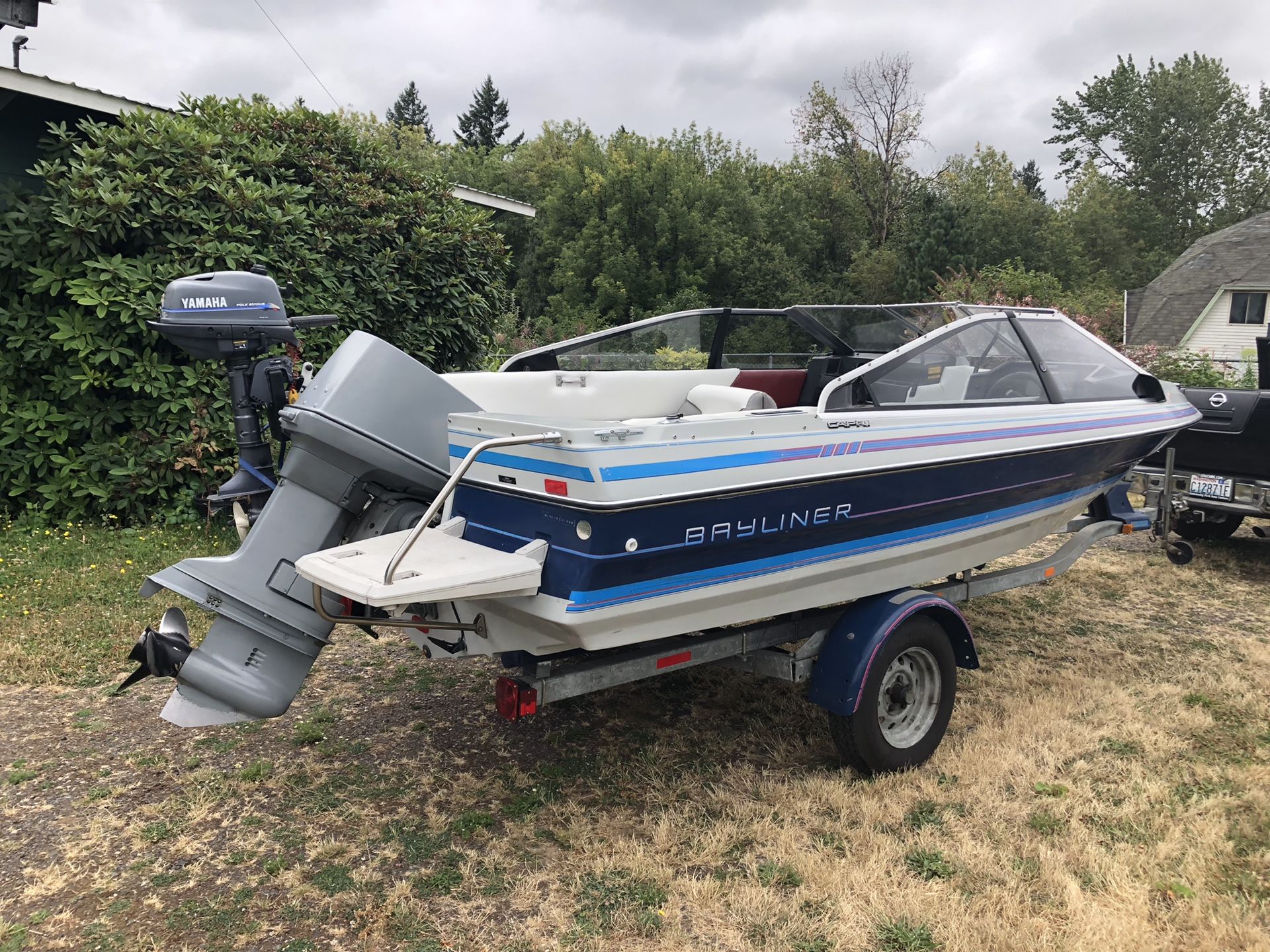 16ft Bayliner runabout new upholstery nice boat for Sale in Ridgefield