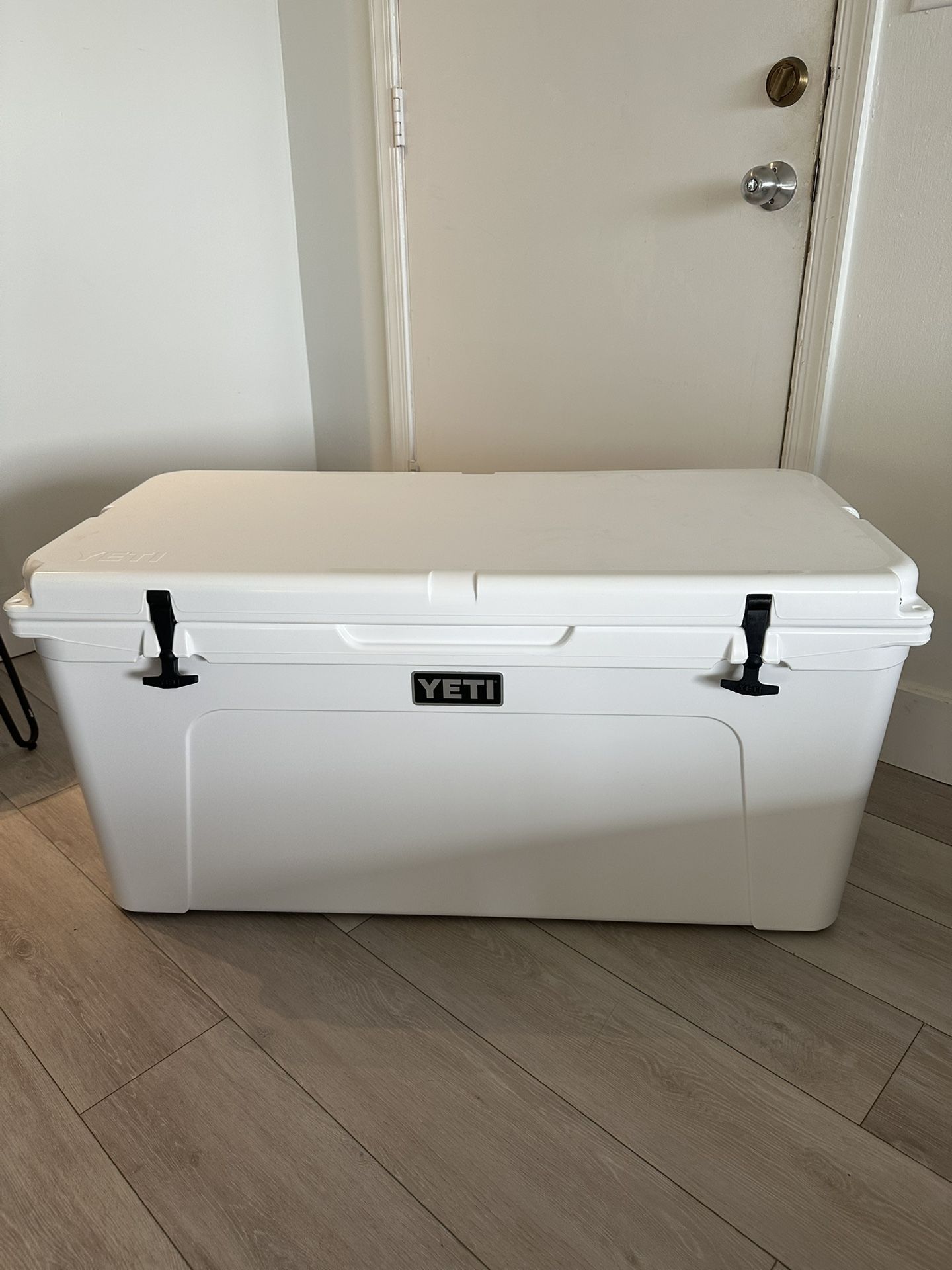Yeti Tundra 125 Cooler White