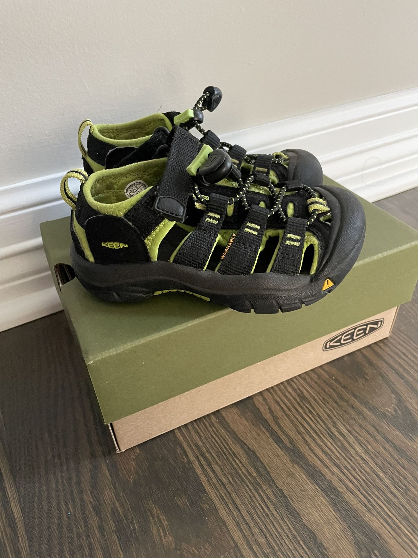 keen sandals toddler size 9