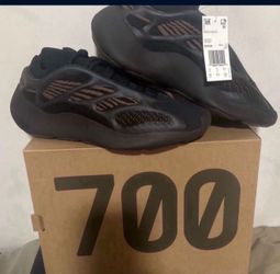 Yeezy 700 V3 Clay Brown Size 9 1/2 New $200