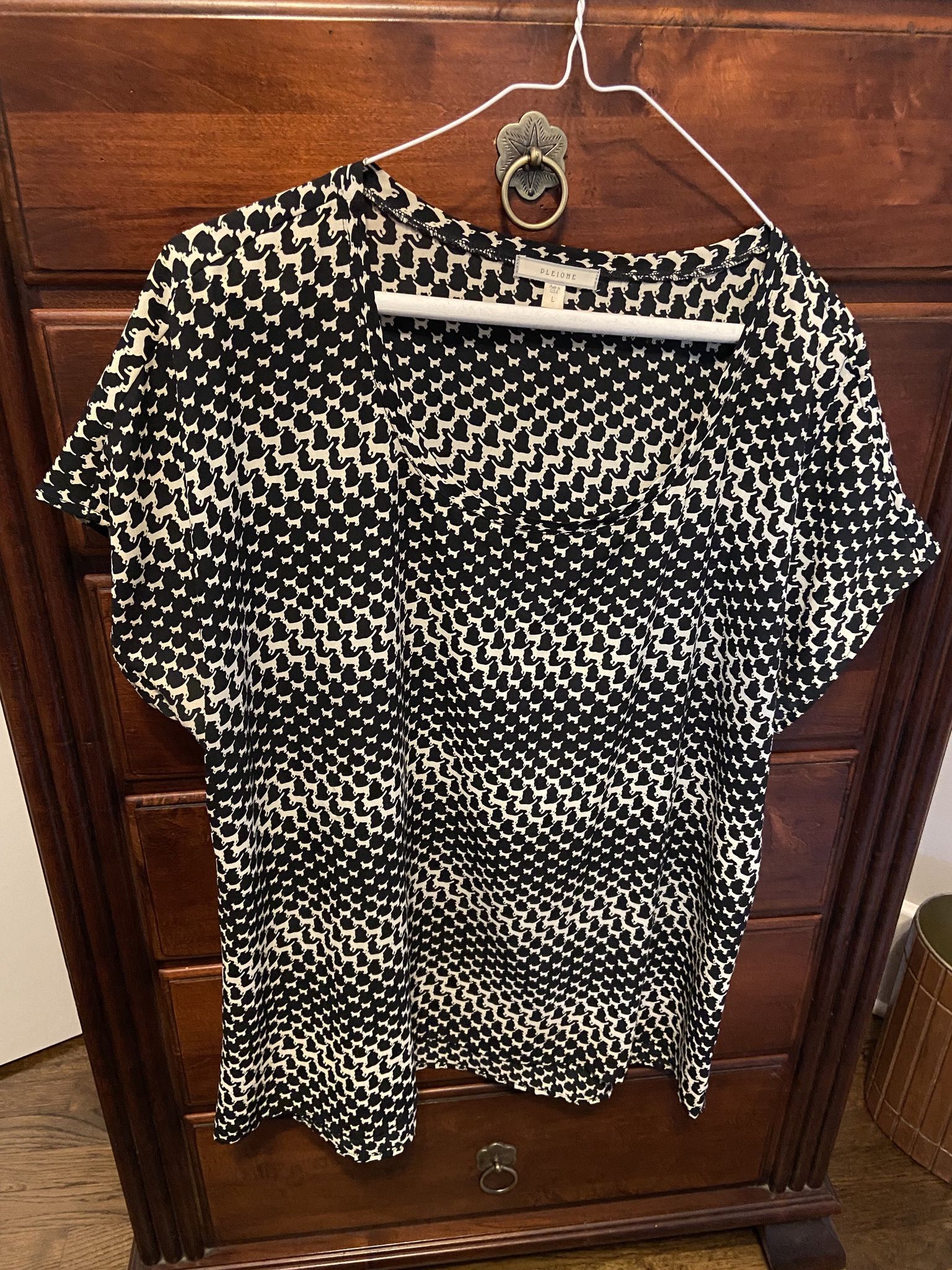 Pleione top - with an adorable dog print pattern. Size L.
