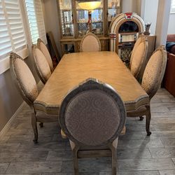 Elegant table and chairs with extra leaf