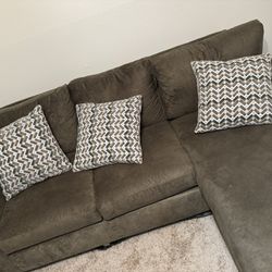 ALMOST BRAND NEW SECTIONAL