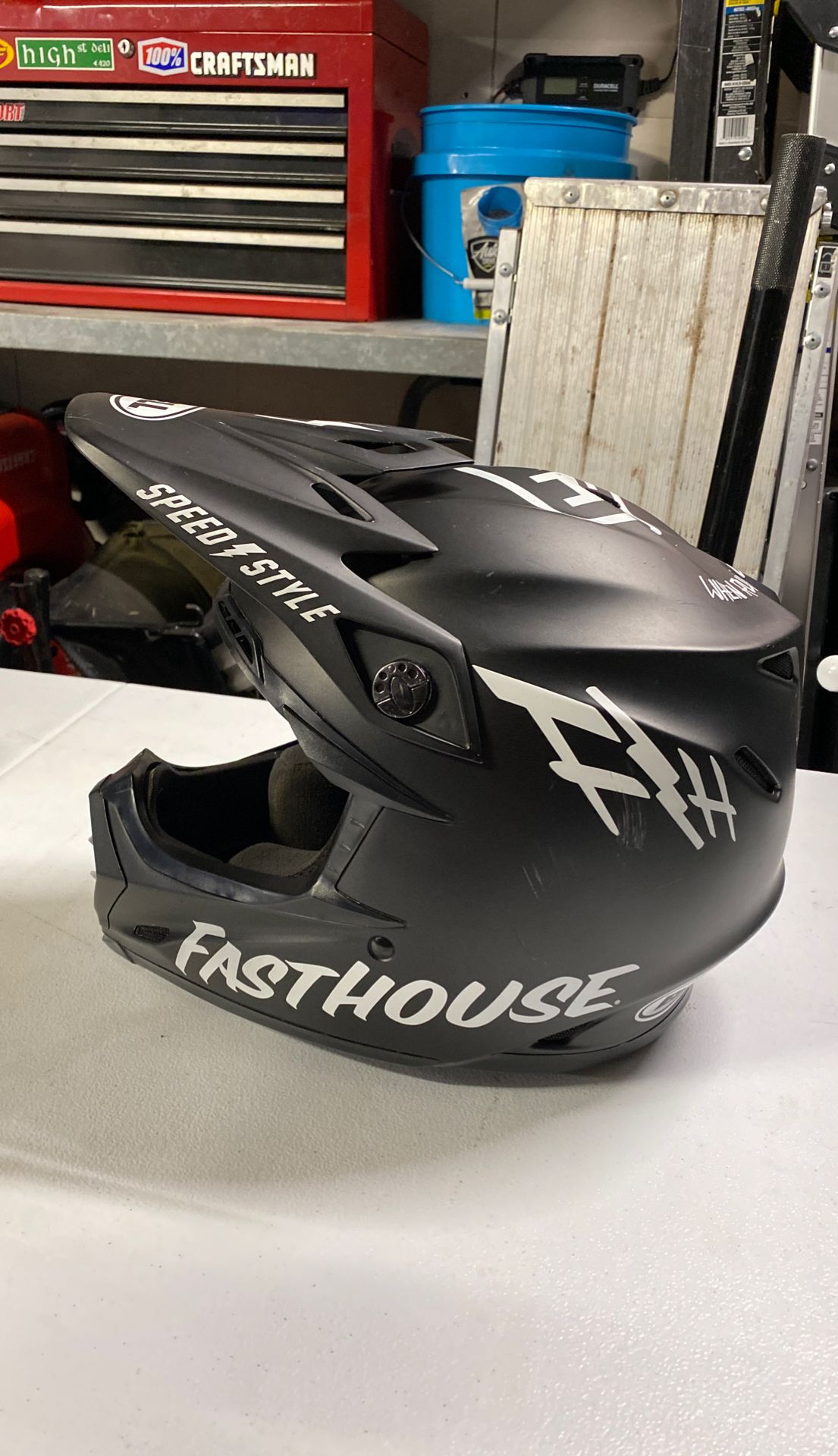 Bell Moto 9 Helmet Size Medium