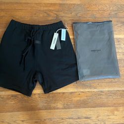Black essential shorts