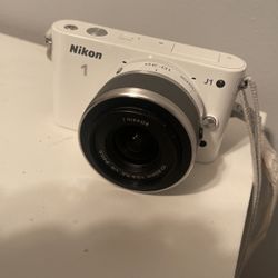 Nikon 1 J1 With 10-30mm
