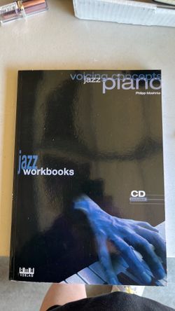 This is the Jazz Piano - Voicing Concepts workbook by author Philipp Moehrke.