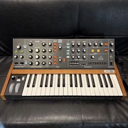Behringer Poly D