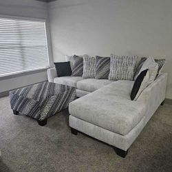 Off White Sectional With Ottoman 