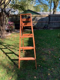 5 feet wooden ladder