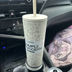 Simple Modern 24 Oz Tumbler. Brand New. 