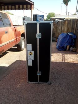 Clamshell travel storage
