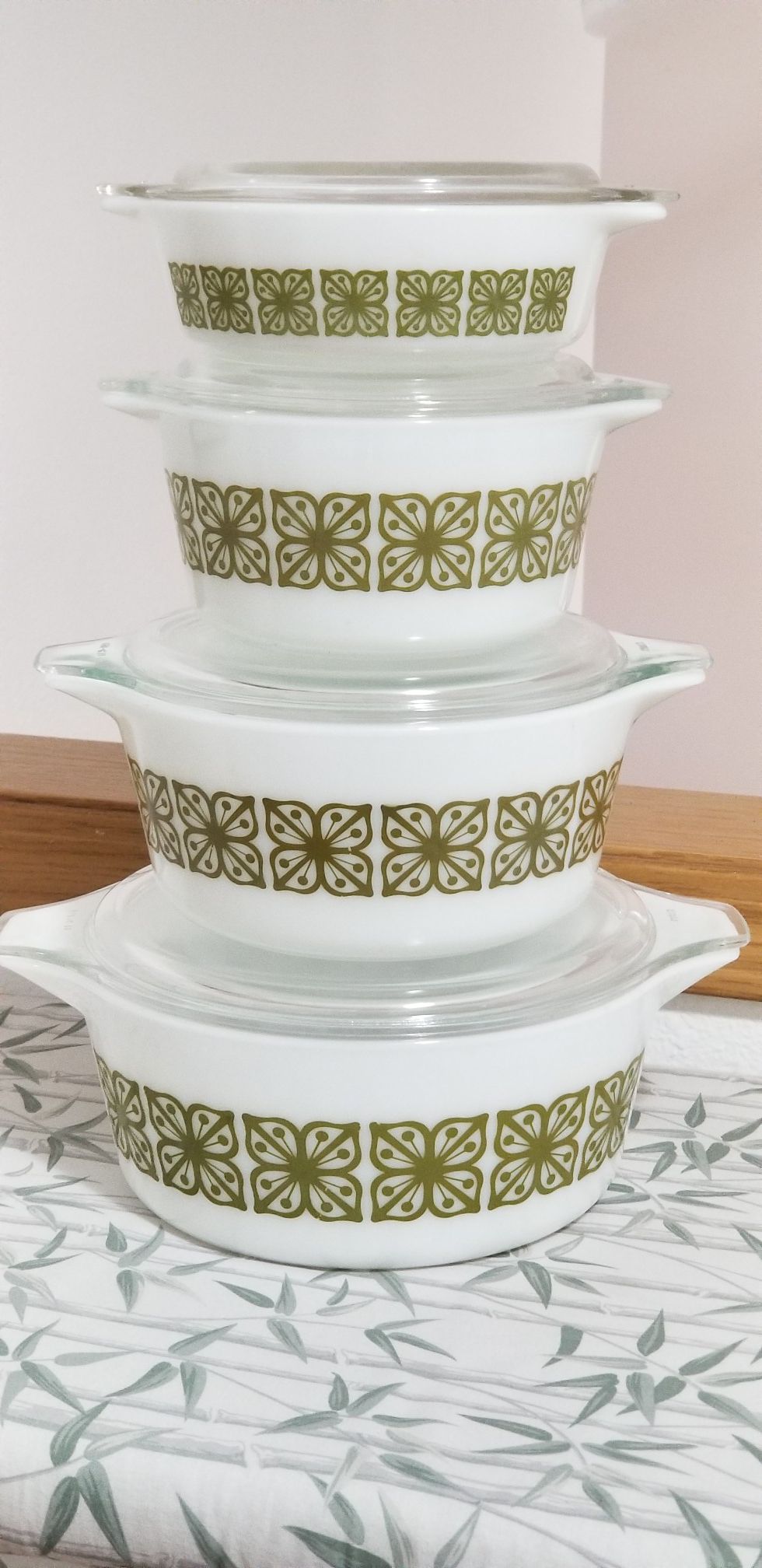 Pyrex 475, 474, 473, 471 with lids