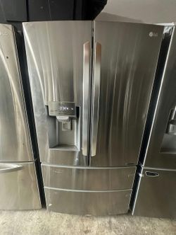 LG Stainless Steel FrenchDoor Fridge with Ice Maker