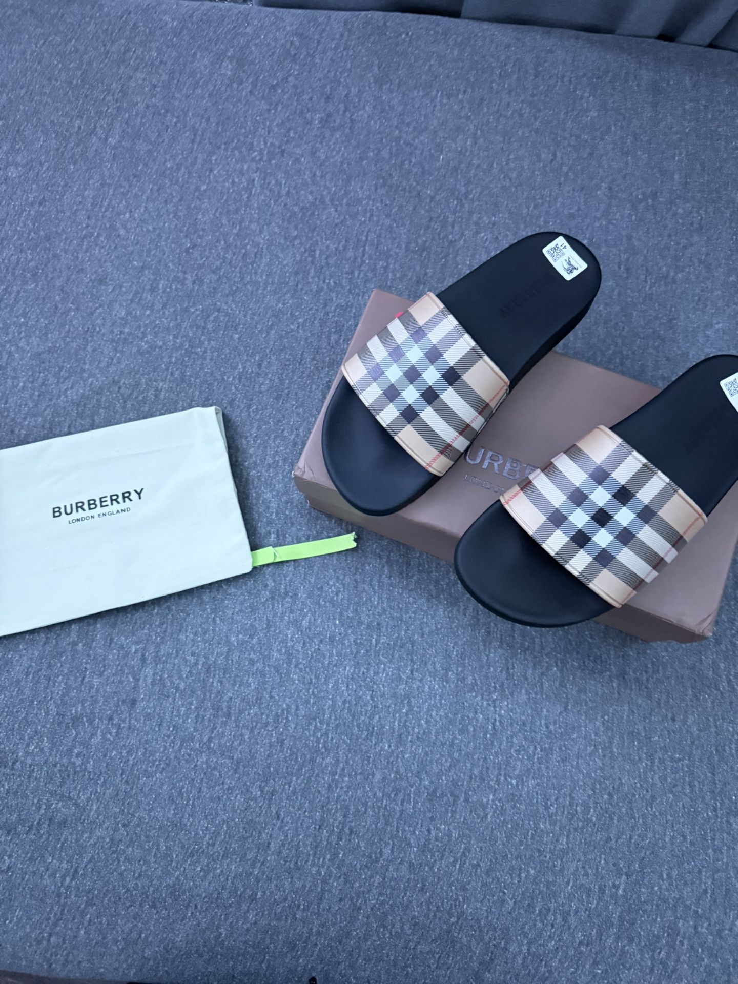 Burberry slides size 8