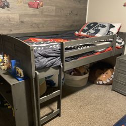 Twin Kids Loft Bed Set. 