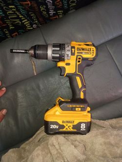 DEWALT CORDLESS HAMMER DRILL/ DRIVER 20V MAX XR WITH 20V MAX XR 8AH LITHIUM ION BATTERY