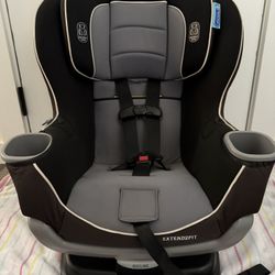 Graco Extend2fit Convertible Car seat 