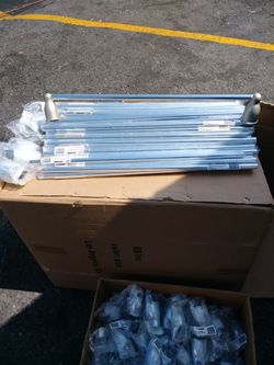 300. Piesas .o.75. Cada piesaToayeros para colgar las toayas del baño marca MOEN