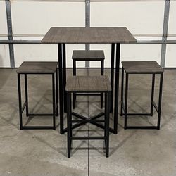 New Counter Height 5 Piece Dining Set - Table and Stools (Can Deliver)