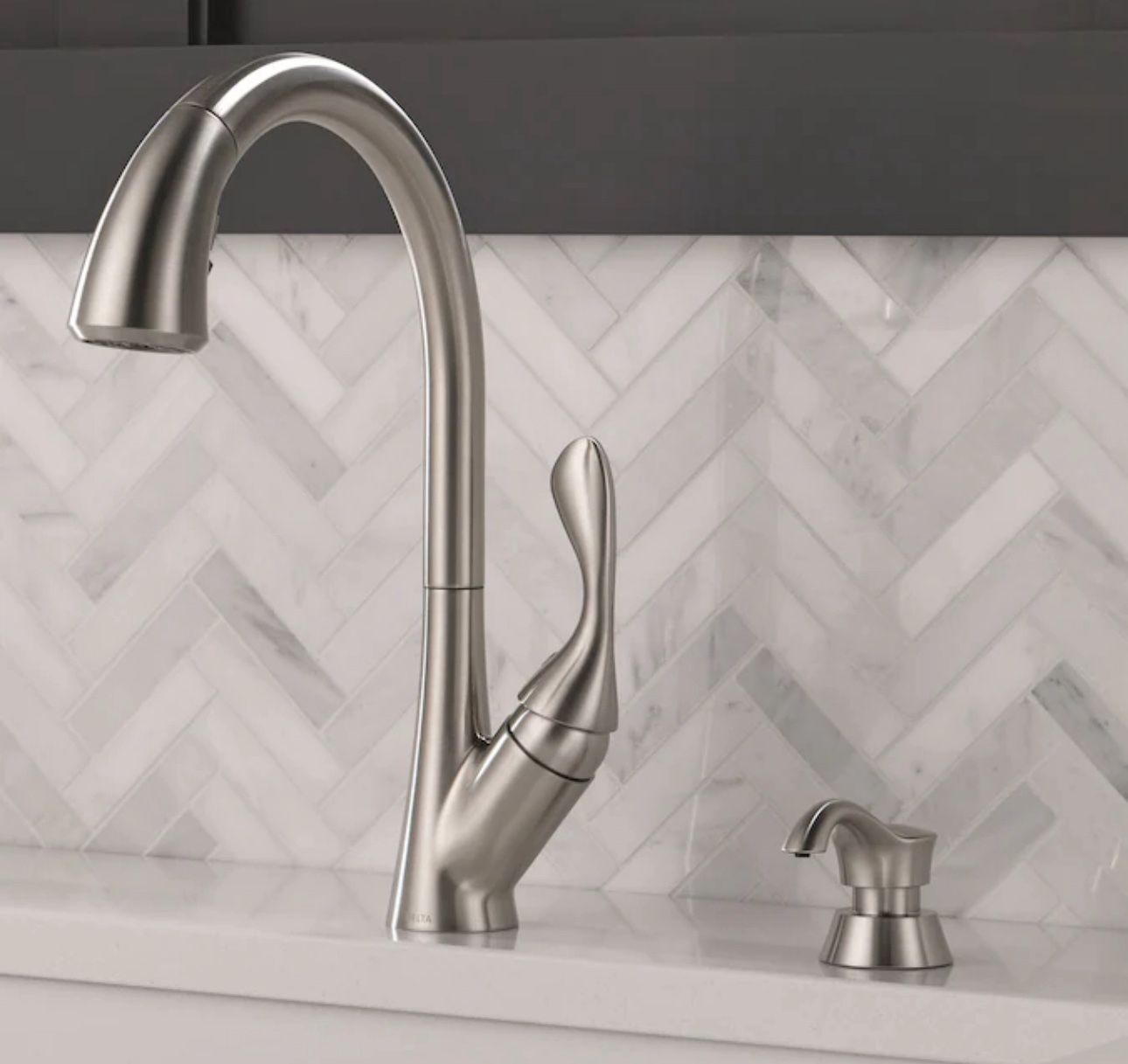 Delta Ashton Stainless Steel Single Handle Deck-mount Pull-down Kitchen Faucet with Sprayer (Includes Deck Plate) 1515