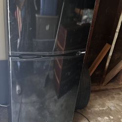 Black Refrigerator For Small Spaces 