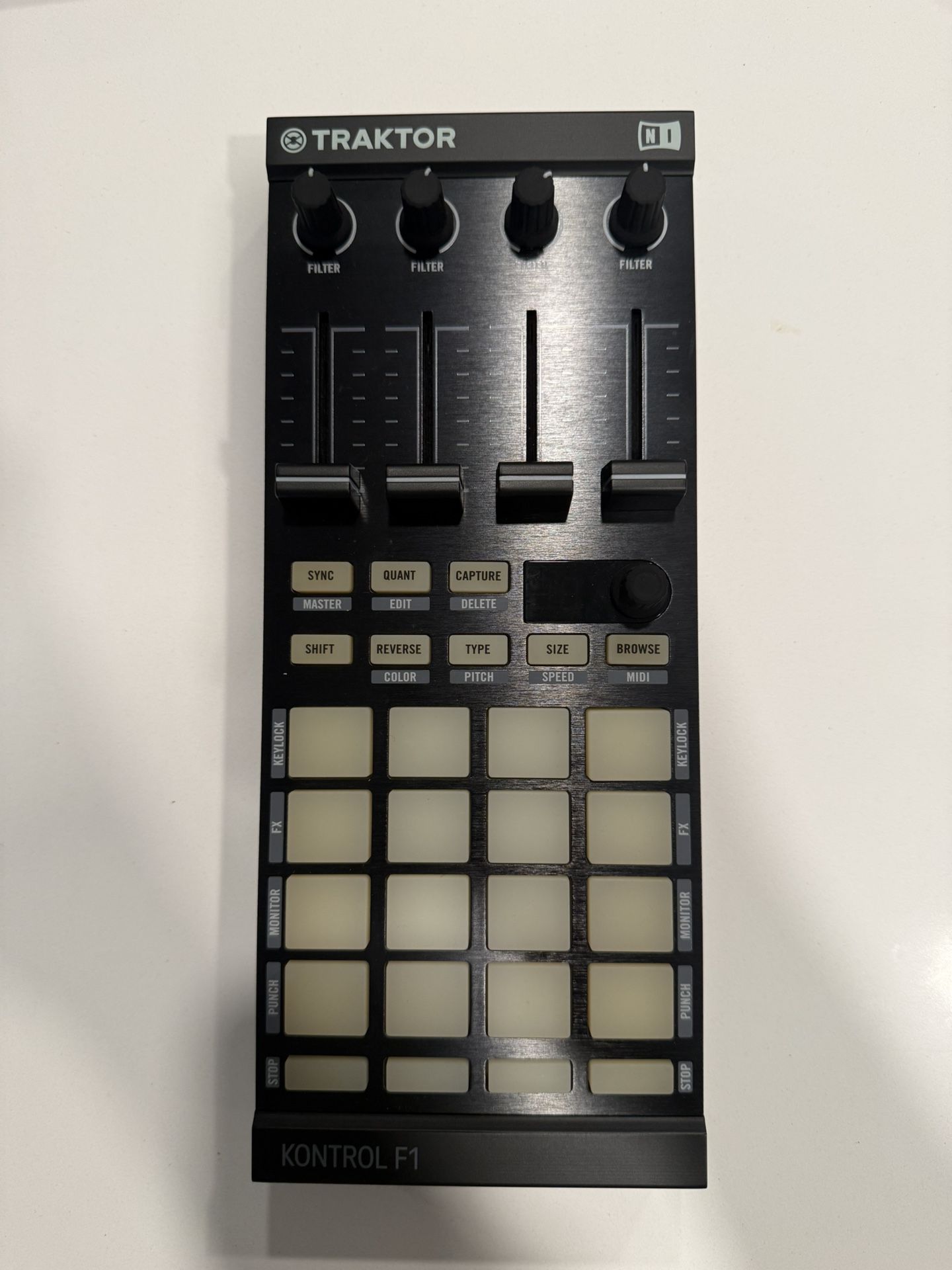 Traktor Kontrol F1