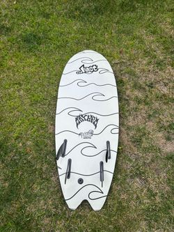 Lost surfboards 5’6 puddle fish