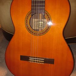 YAMAHA G 220A VINTAGE CLASSICAL GUITAR MADE IN JAPAN