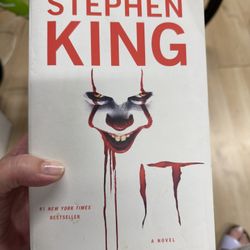 IT by Stephen King (Paperback, excellent condition)