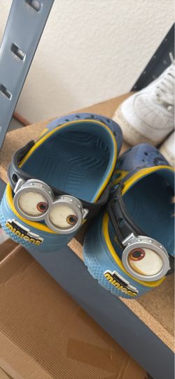 Minion croccs