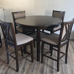 Dining table w/ chairs