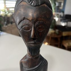 Vintage Hand Carved Wooden African Tribal Statue 19 Inches Tall Made In Ghana In Excellent Condition