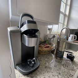 KEURIG COFEE MAKER $35