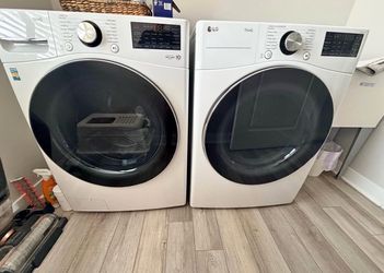 LG Washer (5.0CF) & Dryer (7.4CF) Electric Set
