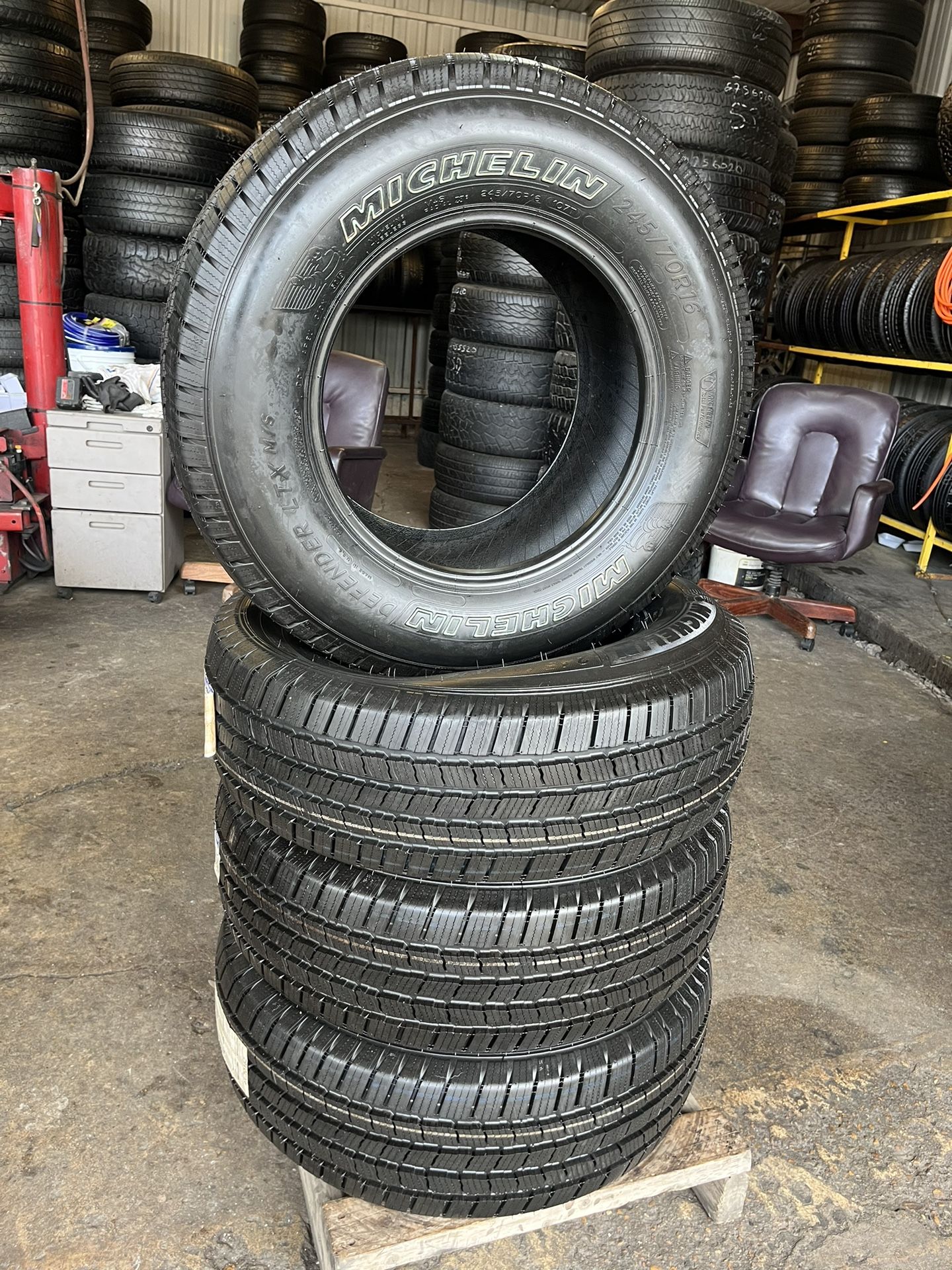 NEW SET MICHELIN DEFENDER 245/70/16