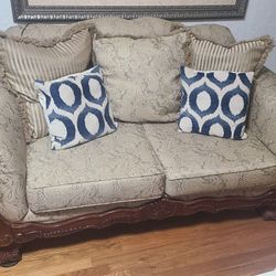 Sofa and love seat 300  obo come see them you wont be disappointed