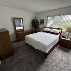 Queen Wood Bedroom Set