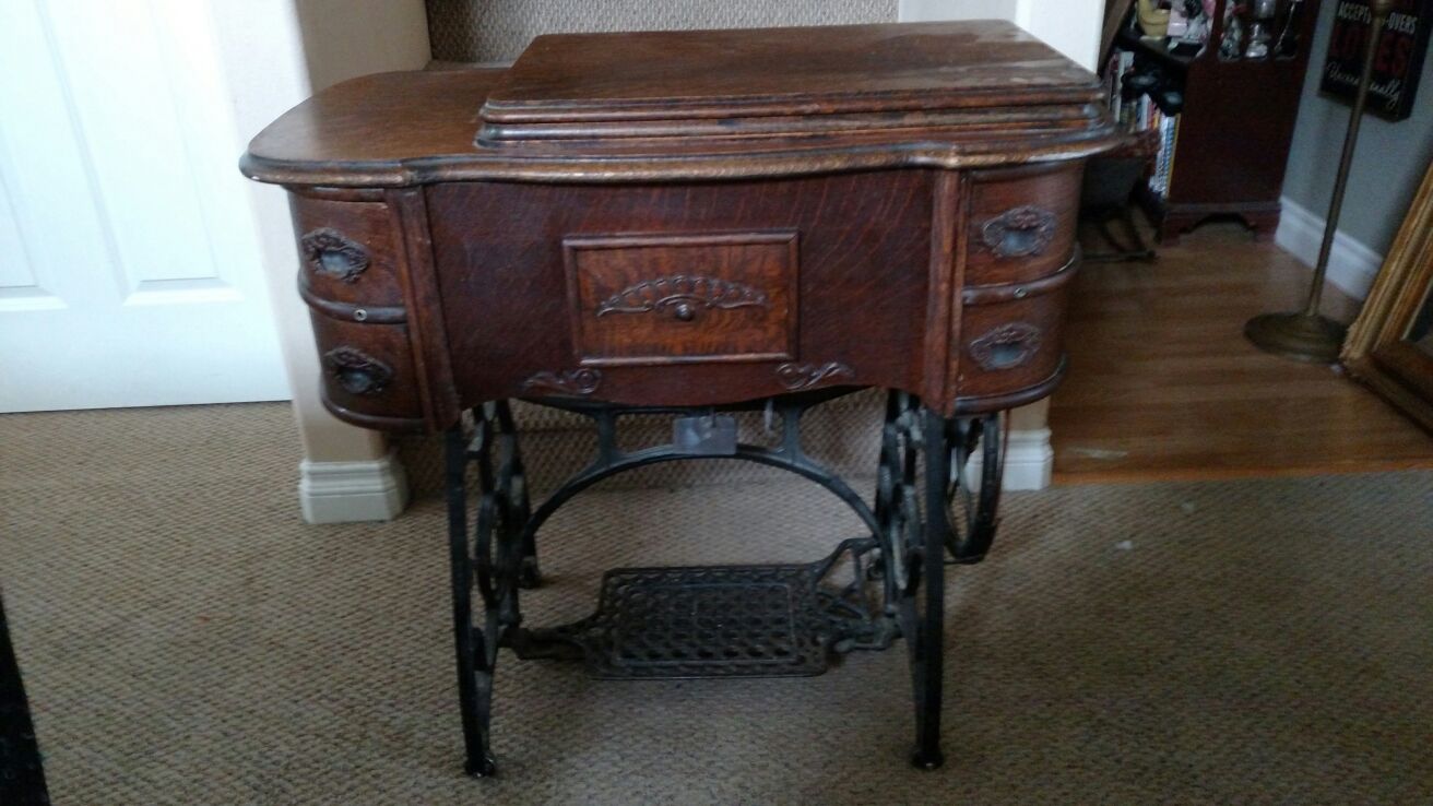 C.1900 "Standard" Treadle Sewing Machine Oak