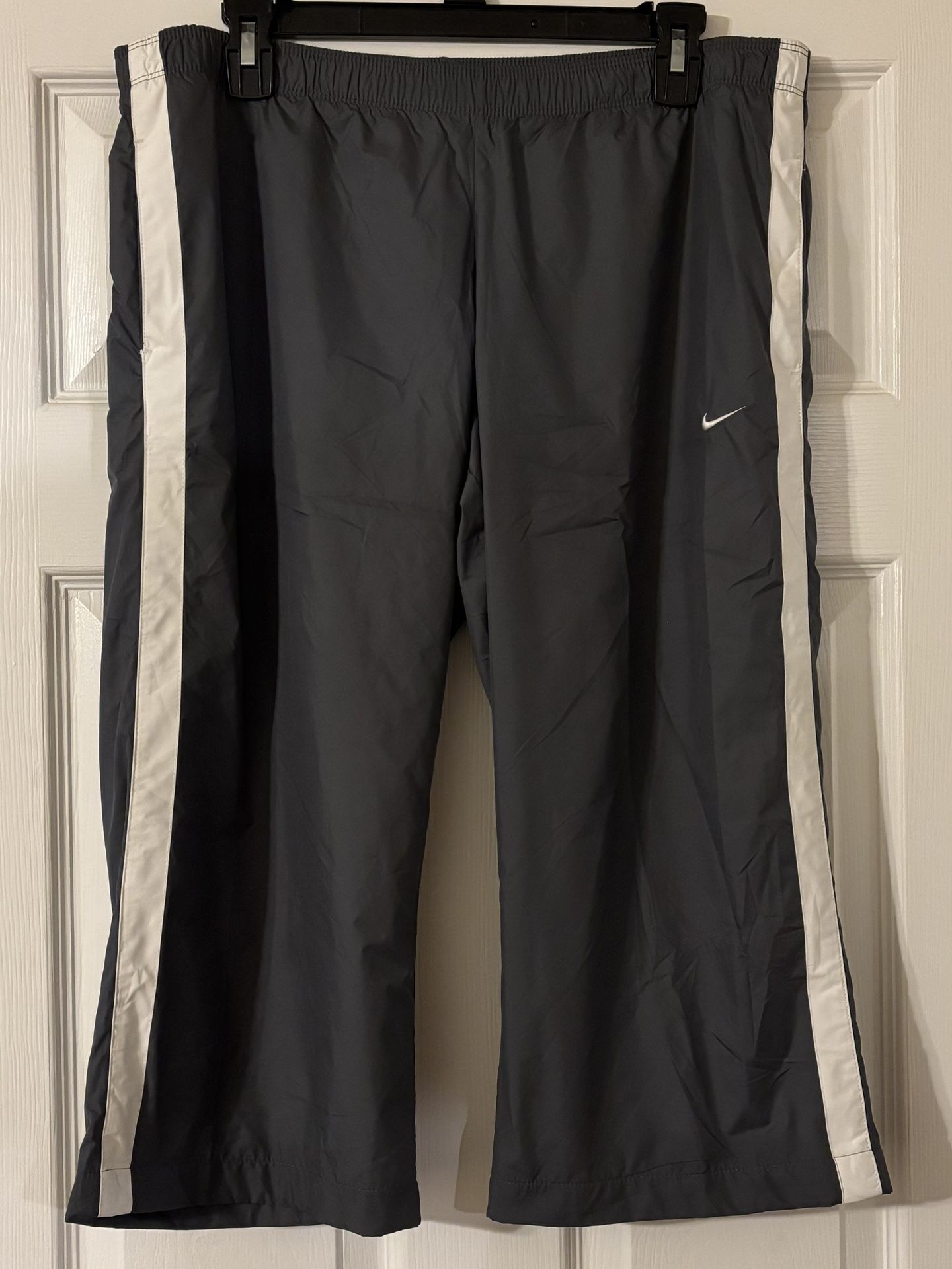 Nike Capris Activewear Silky Soft Size Large