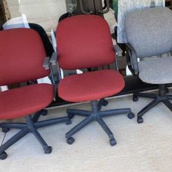 Desk Chairs Excellent Condition 