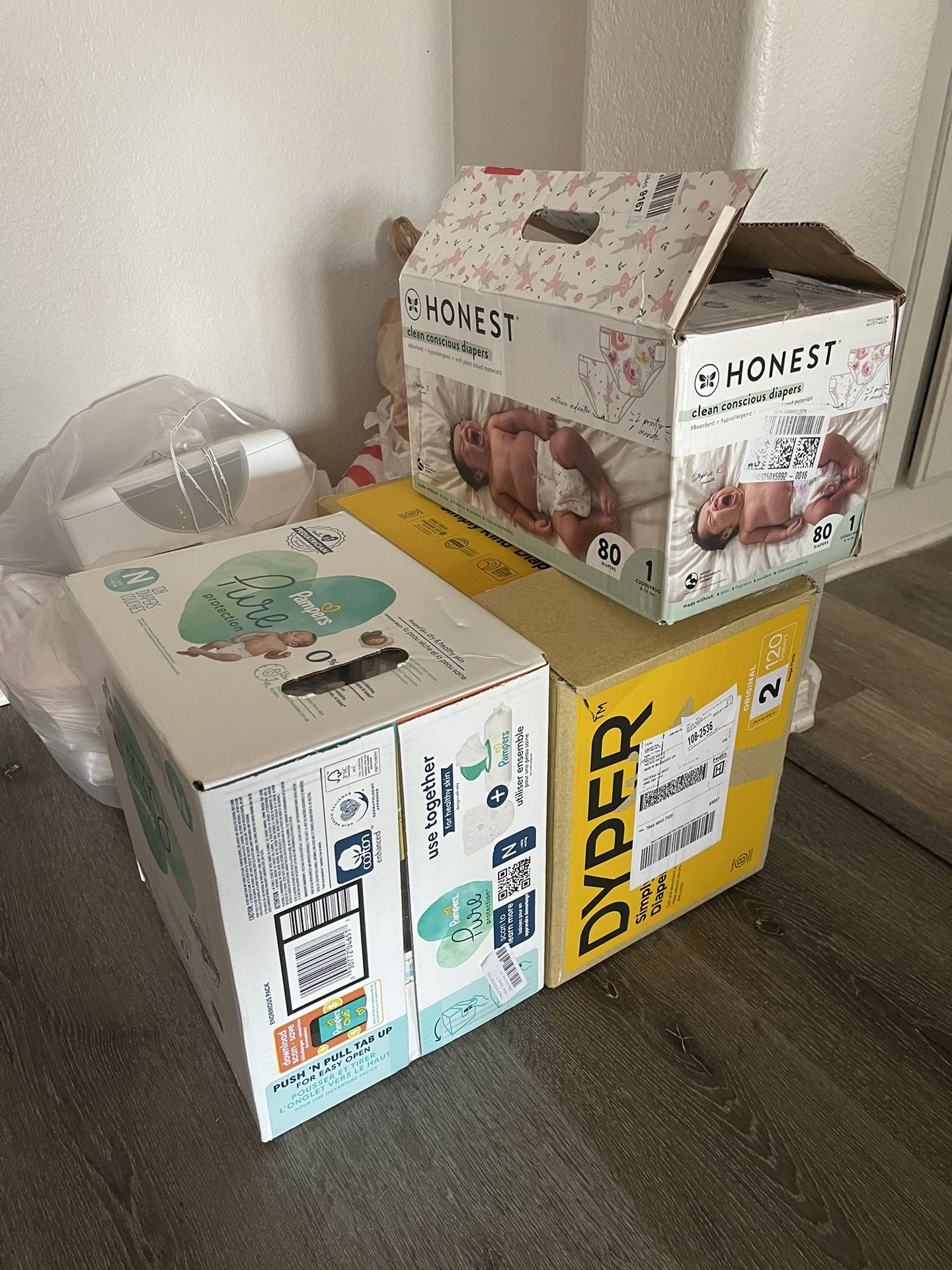 Newborn/ Size 1 Diapers