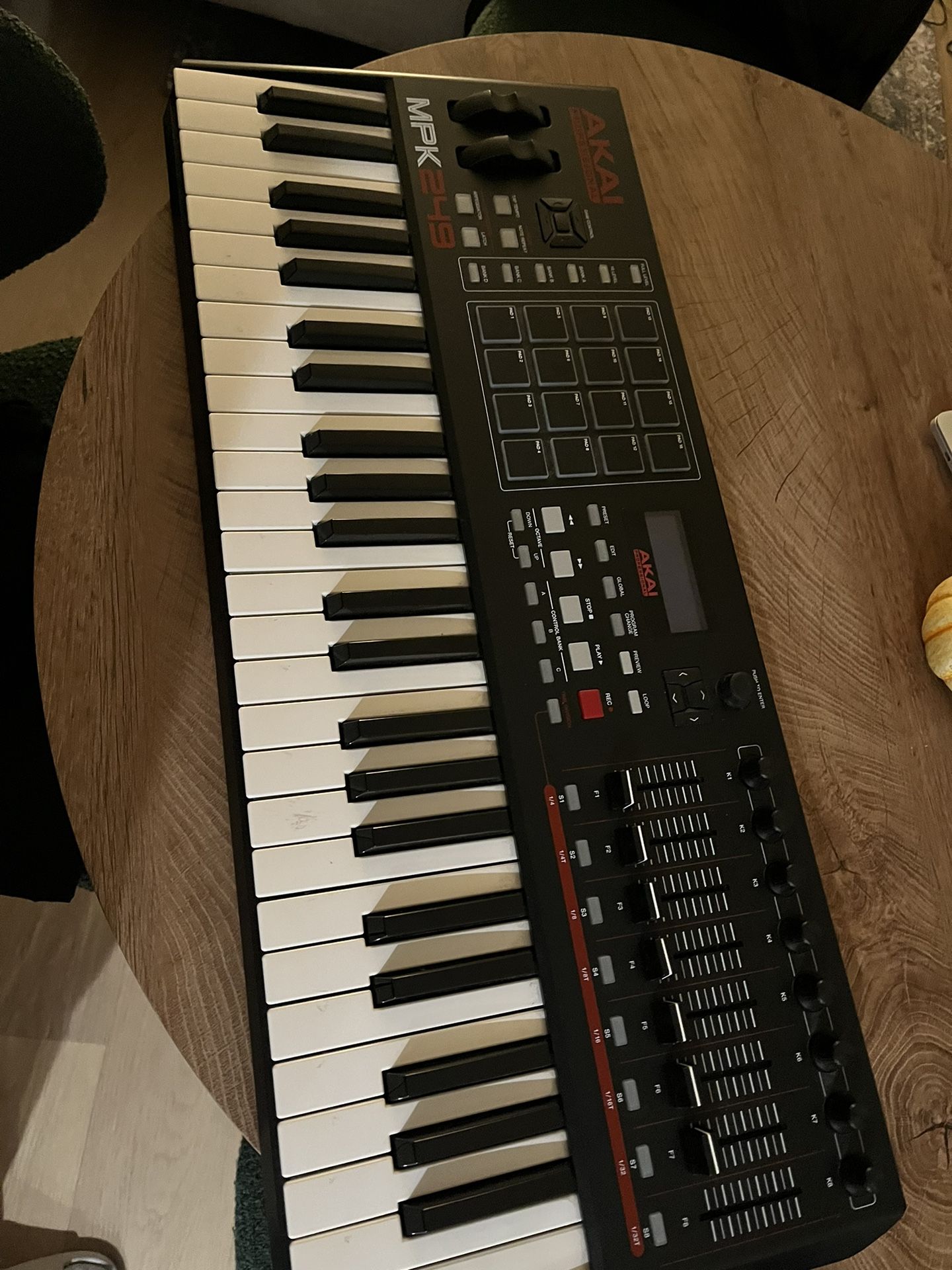 Akai Mpk249