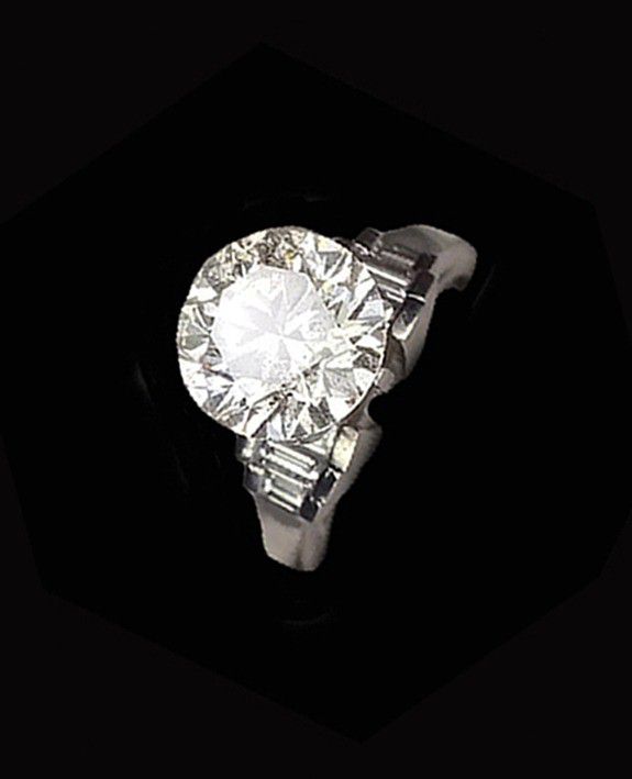 2.30 carat Platinum diamond engagement ring